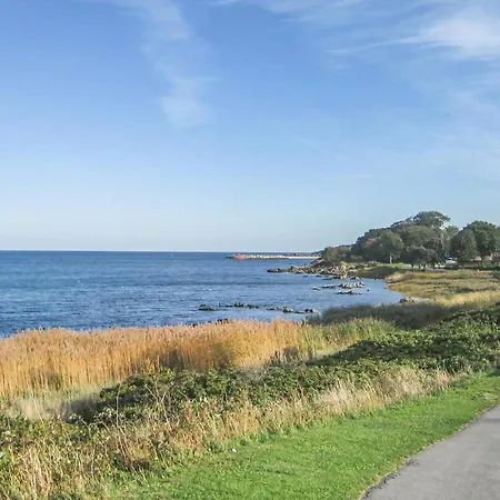 1 Bedroom Gorgeous In Апартаменты Аллинге